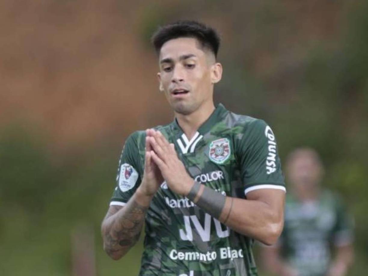  El argentino Juan Vieyra quedó fuera del Real Estelí de Nicaragua y en redes sociales ha coqueteado con el Marathón. El volante tuvo interés en volver, pero ha sido descartado por el cuadro sampedrano.