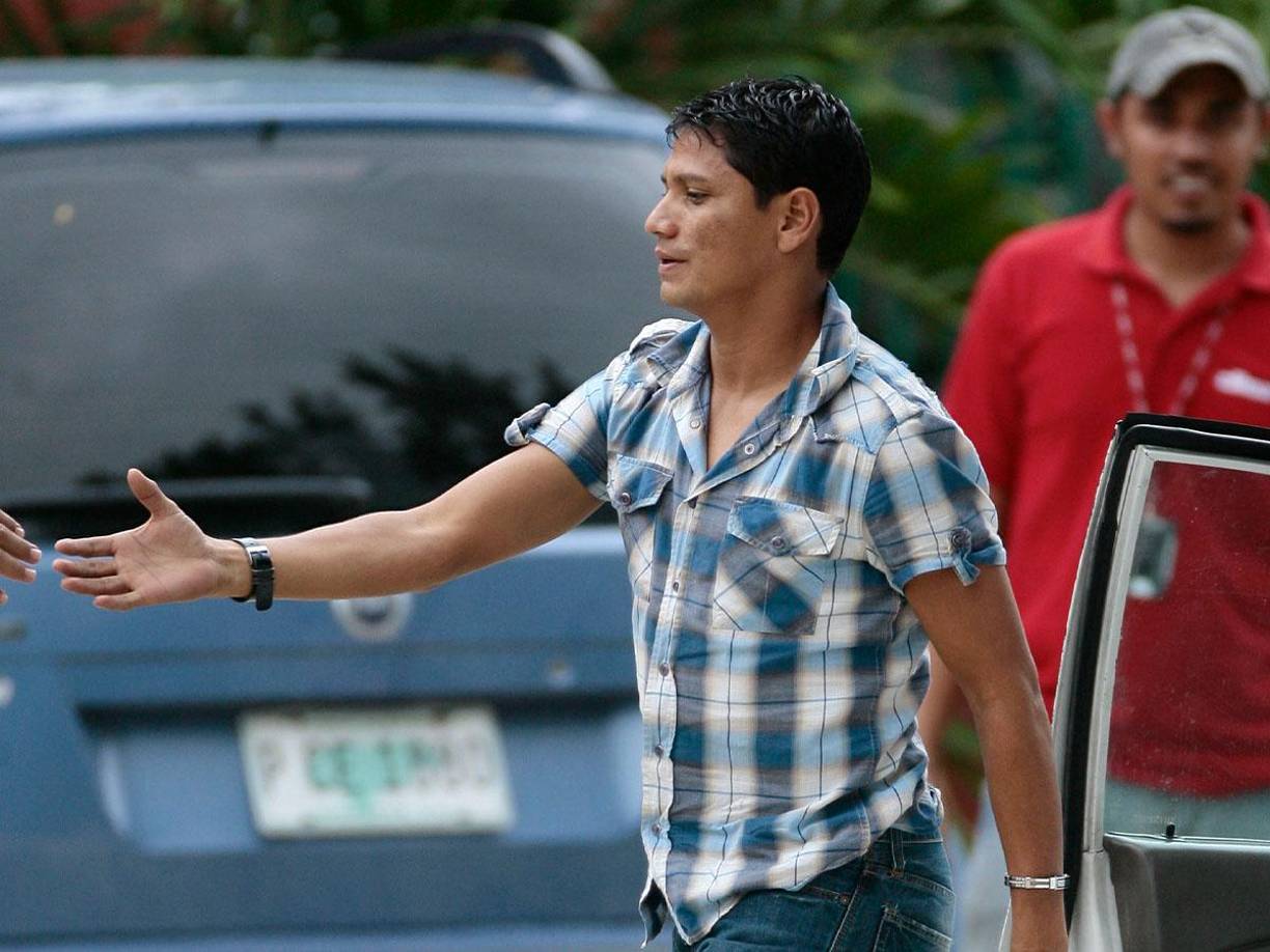 Óscar Bonilla nació en Tocoa y señaló en el 2019 que estaba residiendo en la ciudad de Tela. 