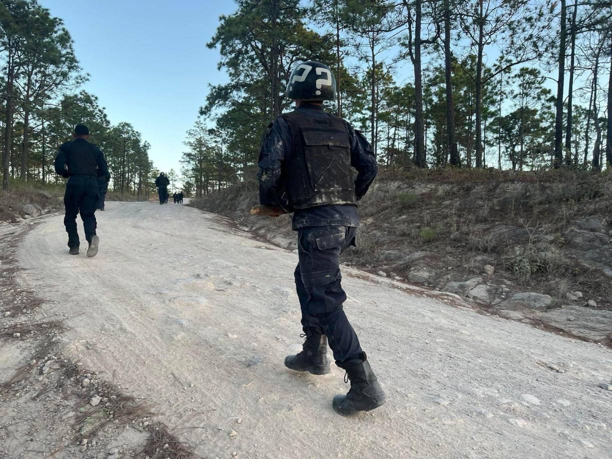 En las fotografías, que también publicó la Policía Nacional de Honduras, se ve al japonés realizando intensos entrenamientos junto a otros miembros de la DNFE. 