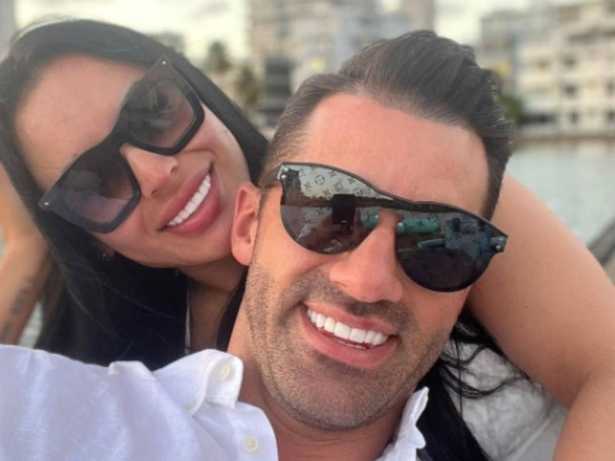 La mexicana y el español cumplieron hace poco su primer aniversario como novios. 