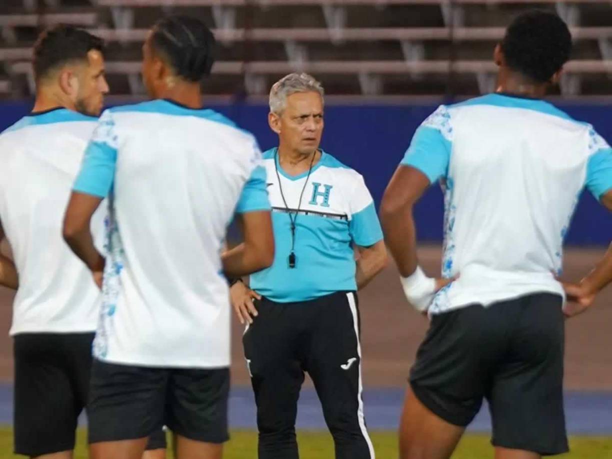 No hay bajas confirmadas para ninguna de las dos selecciones. La H cuenta con sus figuras disponibles, pero Reinaldo Rueda mencionó que haría cambios en relación con el partido del viernes.