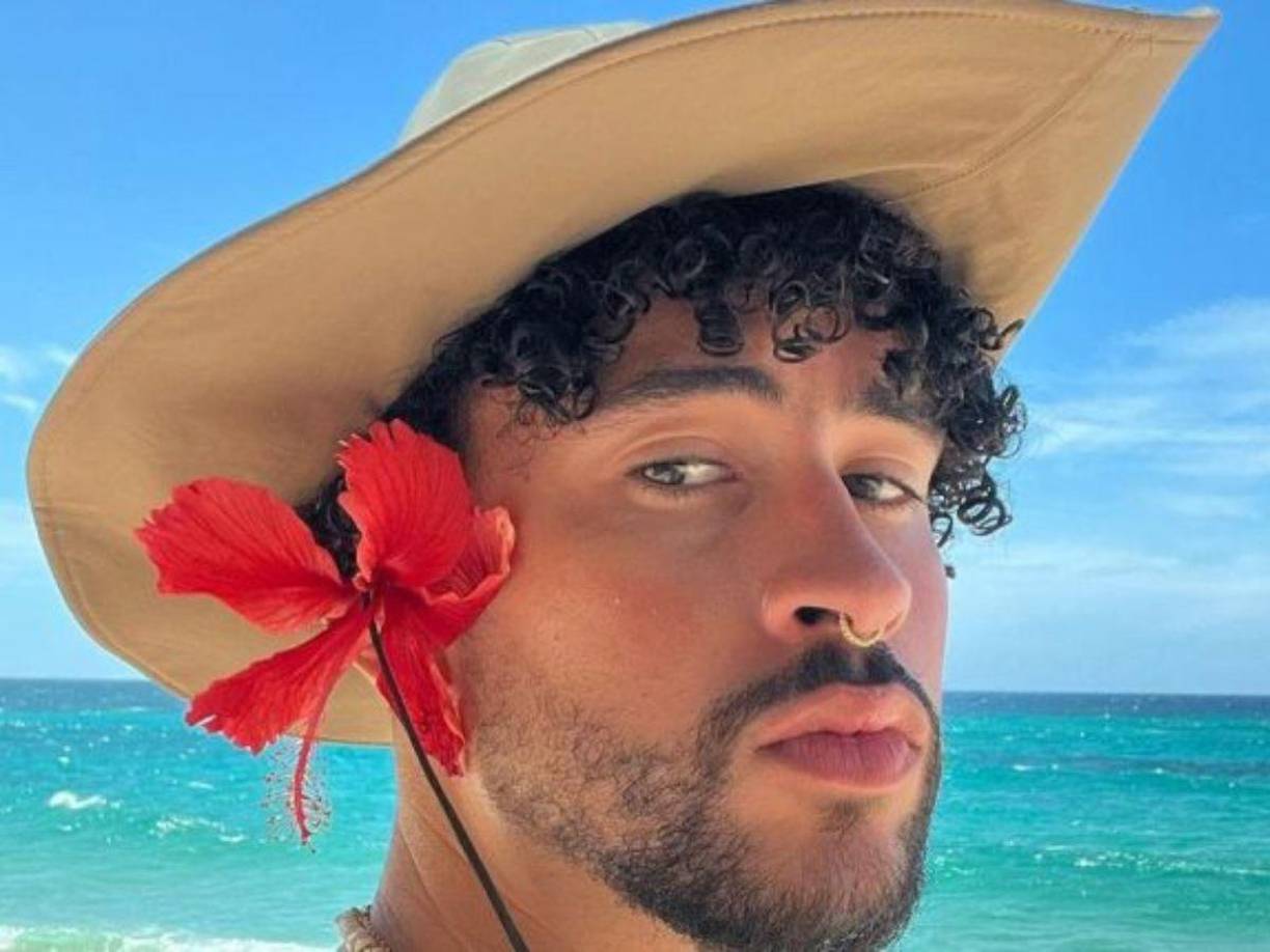 Por lo que molesto, se volvió hacia el fanático, que aparentemente era el padre del menor, y le dijo: “No me metan a un niño así, Cab..n”, y se subió al vehículo.