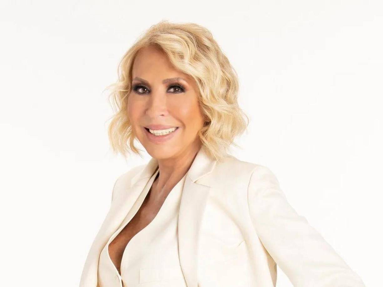 “He vivido con esto que es sumamente doloroso toda mi vida y aquí estoy con 72 años luchando, trabajando, firmando nuevos proyectos, he logrado cosas que tú jamás lograrás”, añadió.