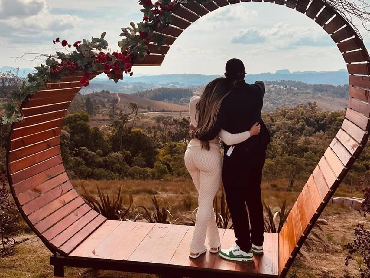 El reconocido futbolista brasileño Hulk está en el ojo del huracán después de contraer matrimonio con Camila Souza, la sobrina de Iran Angelo, exesposa del delantero del Atlético Mineiro. Una familiar explotó y arremetió contra la pareja.