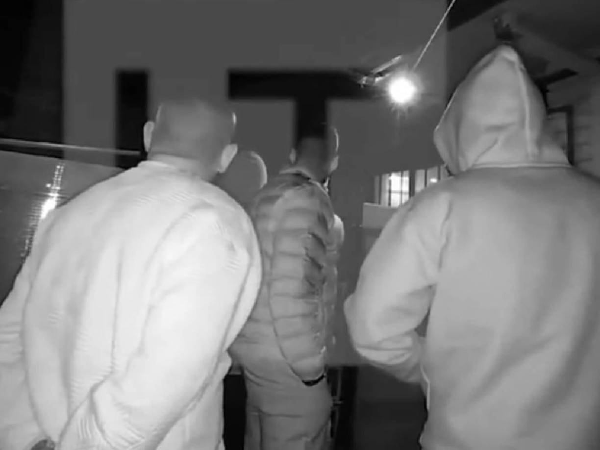 Los informes iniciales informan que los jugadores intentaron abandonar el local cuando arribaron funcionarios municipales, quienes respondieron ante la gravedad de la acusación.