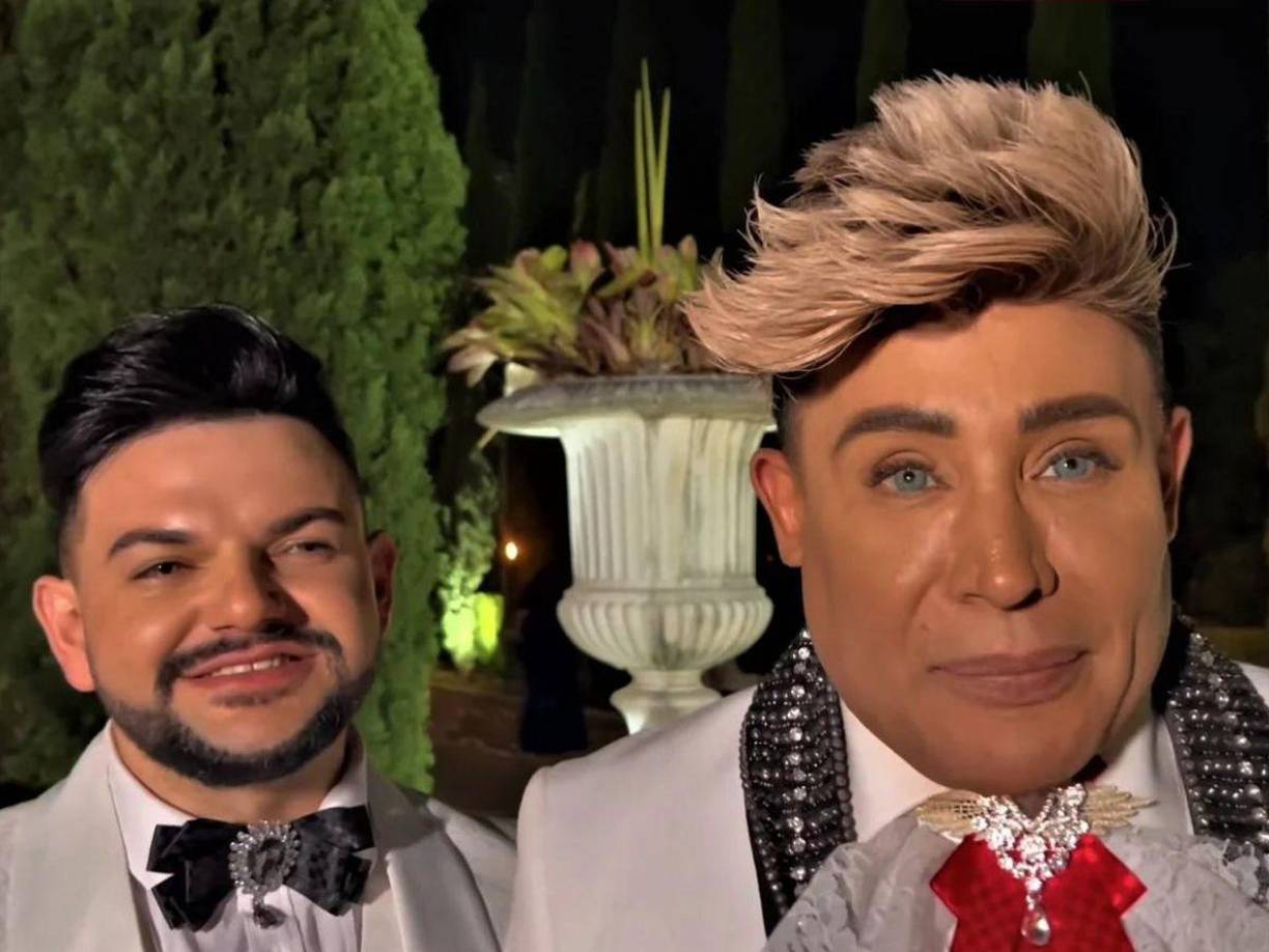 Los seguidores del cantante Eduardo Antonio están preocupados por él a pesar de que su esposo informara que permanece en terapia intensiva pero está estable, se especificó que el cantante se encuentra con respiración artificial, la cual mantendrá por un día más por recomendación médica, ya que fue grande su sorpresa al percatarse que había sido intubado.