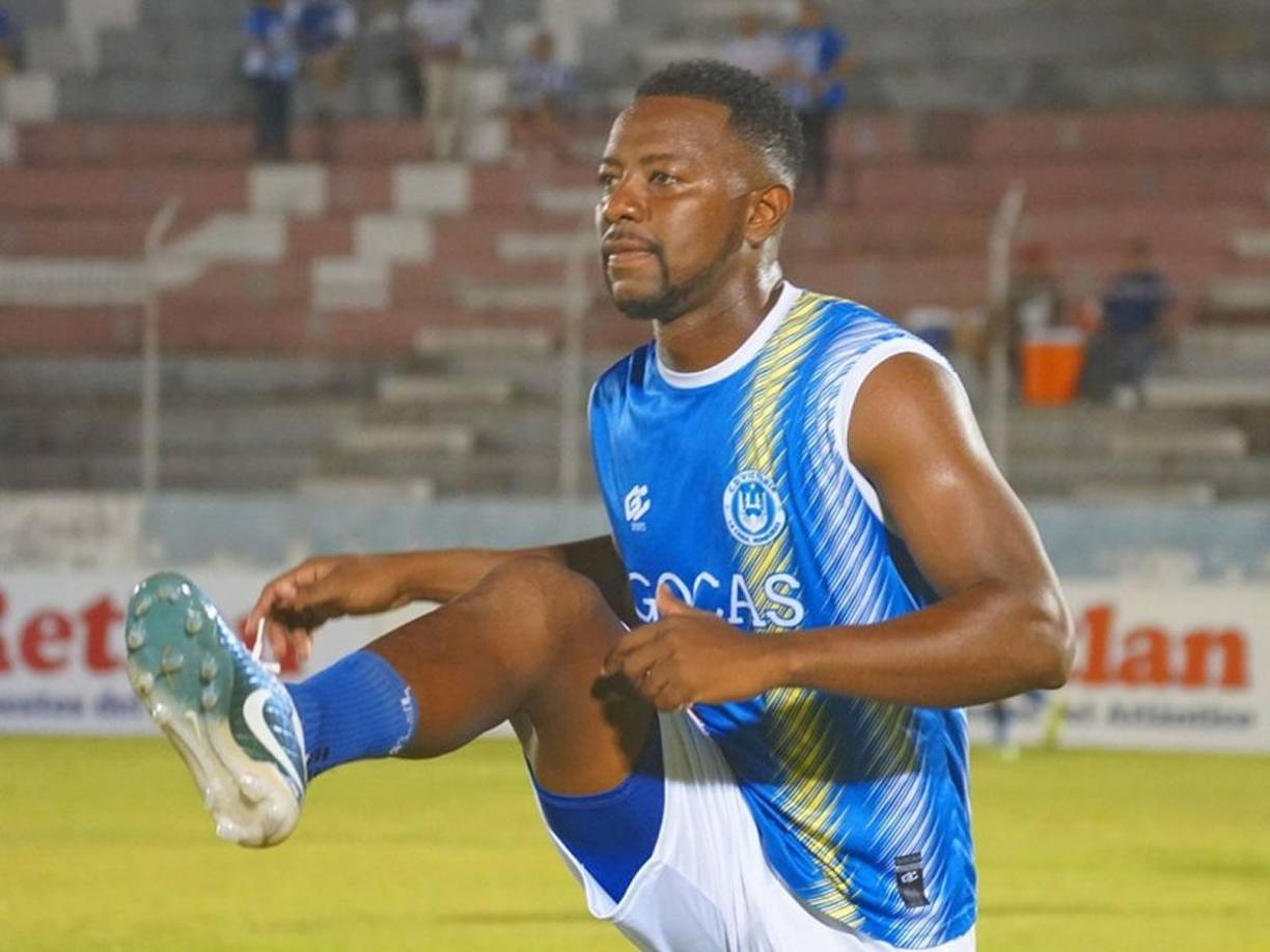 José David Velásquez Colón - El defensor hondureño quedó descartado para seguir con los lecheros del Victoria. El zaguero busca nuevo club.