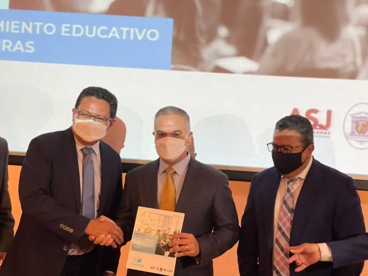 Pese a las críticas, Yani ganó las elecciones internas en el Partido Liberal, venciendo a Luis Zelaya. 