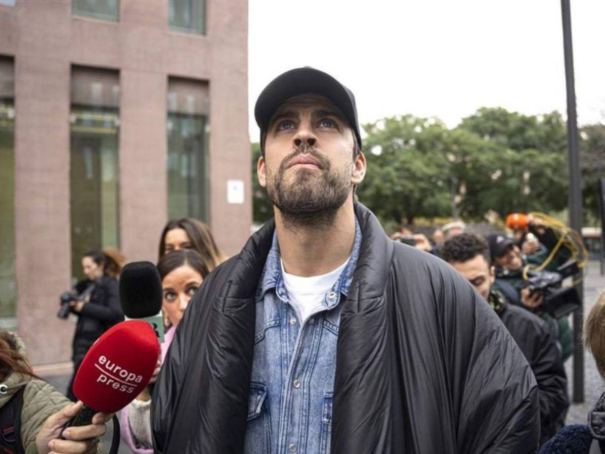 “Le ha fallado no solamente con Clara Chía, sino en infinidad de veces. Desde que ha roto con Gerard, Shakira se está enterando de numerosas infidelidades. Yo te puedo decir que puede haber más de 50”, reveló el periodista gráfico, quien también aseguró que todo esto salió a la luz después de la polémica ruptura.