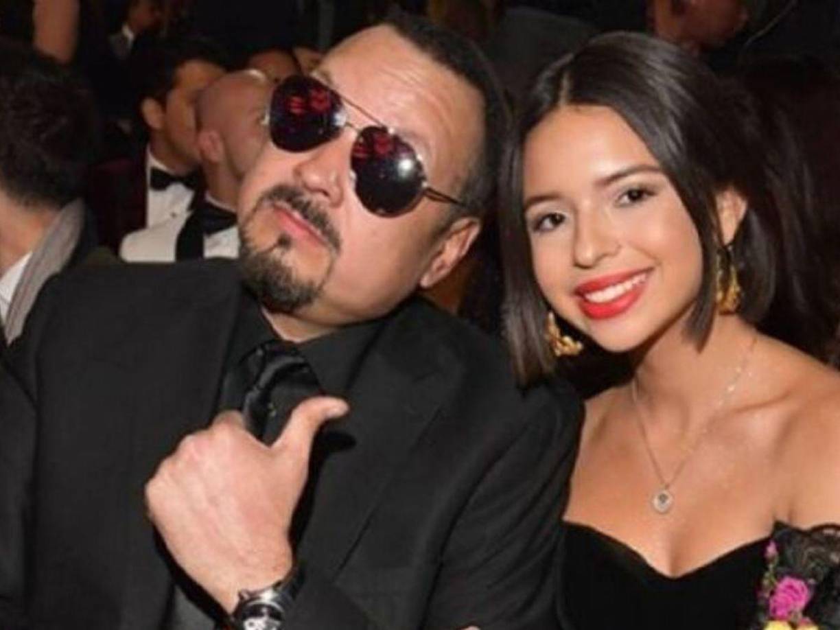 Según el artista, la partida de Ángela Aguilar como hija de familia fue un gran desafío emocional, ya que la dinastía Aguilar ha enfrentado muchas críticas en los últimos años. Sin embargo, destacó que ellos han permanecido unidos pese a la adversidad.