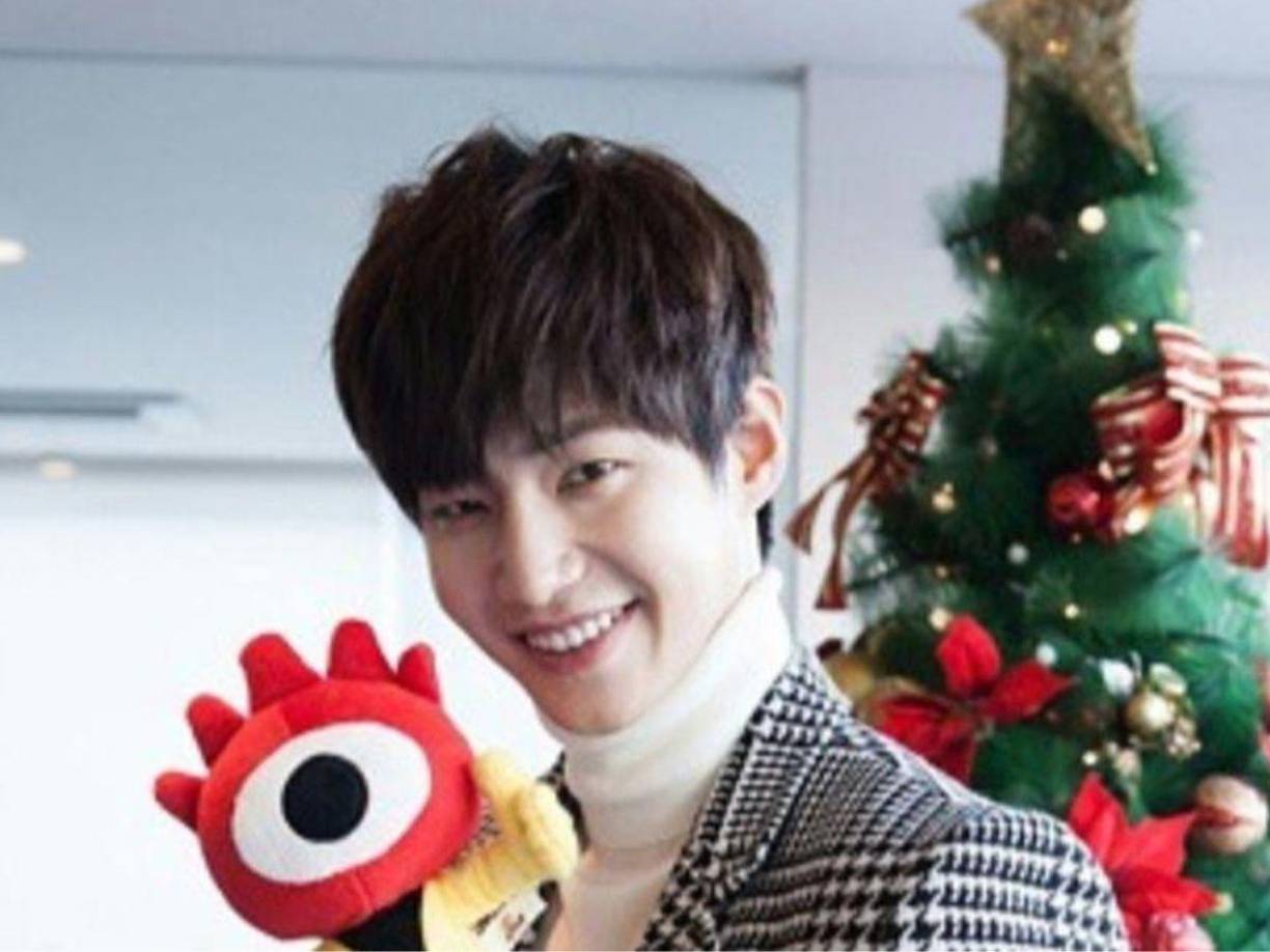 La mañana de este martes 12 de noviembre se informó la muerte del actor y modelo, Song Jae-rim. El joven de 39 años fue hallado sin vida al interior de su departamento. El hallazgo lo realizó la policía de Seongdong en Corea del Sur. Hasta el momento continúan las investigaciones.