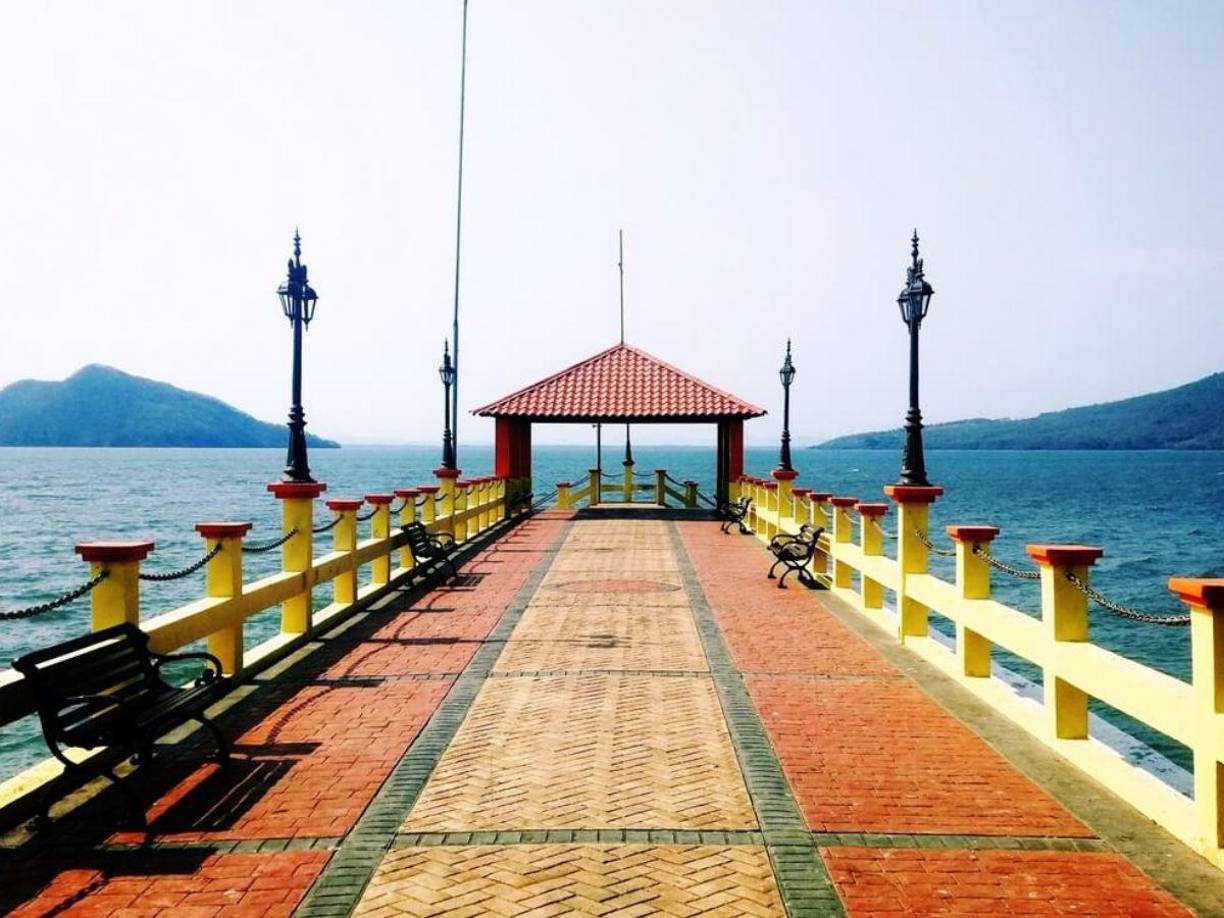 Compuesto por alrededor de 30 <b>islas</b> ubicadas en el Golfo de Fonseca, este Golfo lo comparte <b>Honduras</b> con El Salvador hacia el occidente y con Nicaragua hacia el oriente.