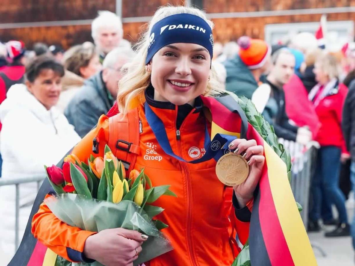 Joy Beune es campeona del mundo en persecución por equipos (5.000 metros) y campeona local de 1.500 metros, según reza su propia biografía en redes sociales.