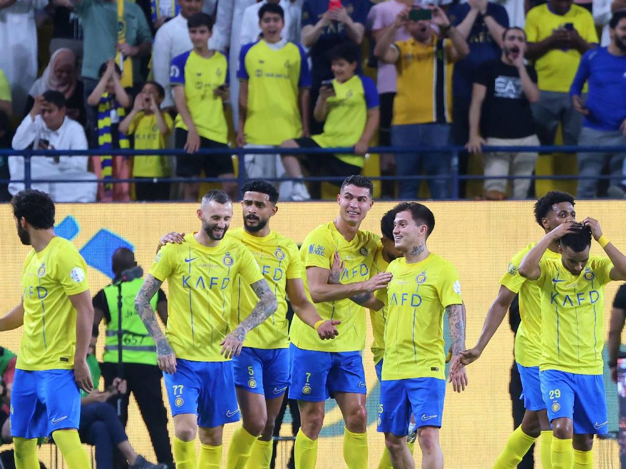 No lo aprovechó. Se quedó en el 87 con diez también por la doble amarilla que vio Ali Al Bolehai y al minuto siguiente, el Al Nassr empató.