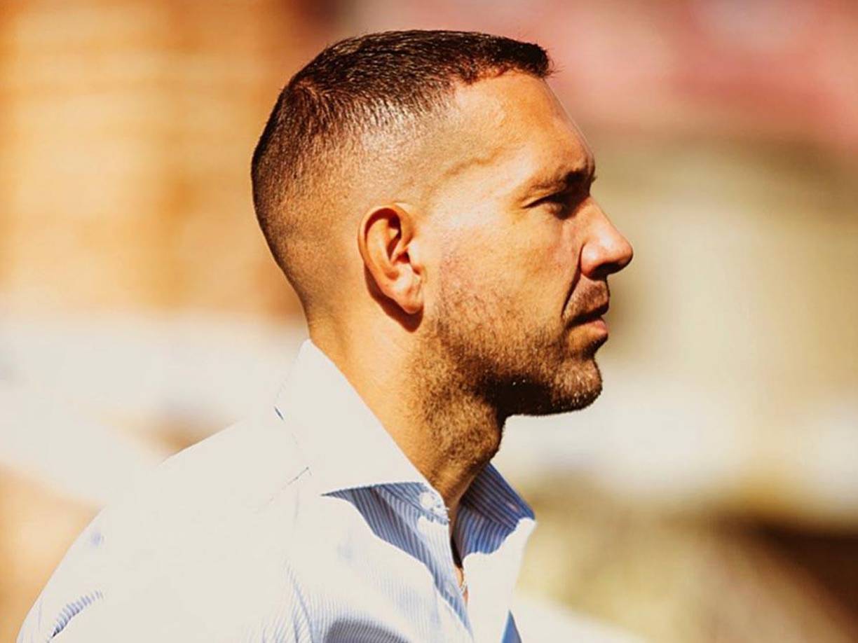 “Yo les dije a mis compañeros del Victoria que ya nos teníamos que ir, que ya estaba anocheciendo, que mañana íbamos a entrenar y que cuando anochece es más peligroso. Nos subimos a mi furgoneta, íbamos cuatro y pregunté ¿quién conduce? y pues que conduzca el hondureño, que era un chico que después jugó olimpiadas, se llama Wilmer Crisanto, y que conduzca él que ha de ser un maestro, dijimos”, comenzó contando.