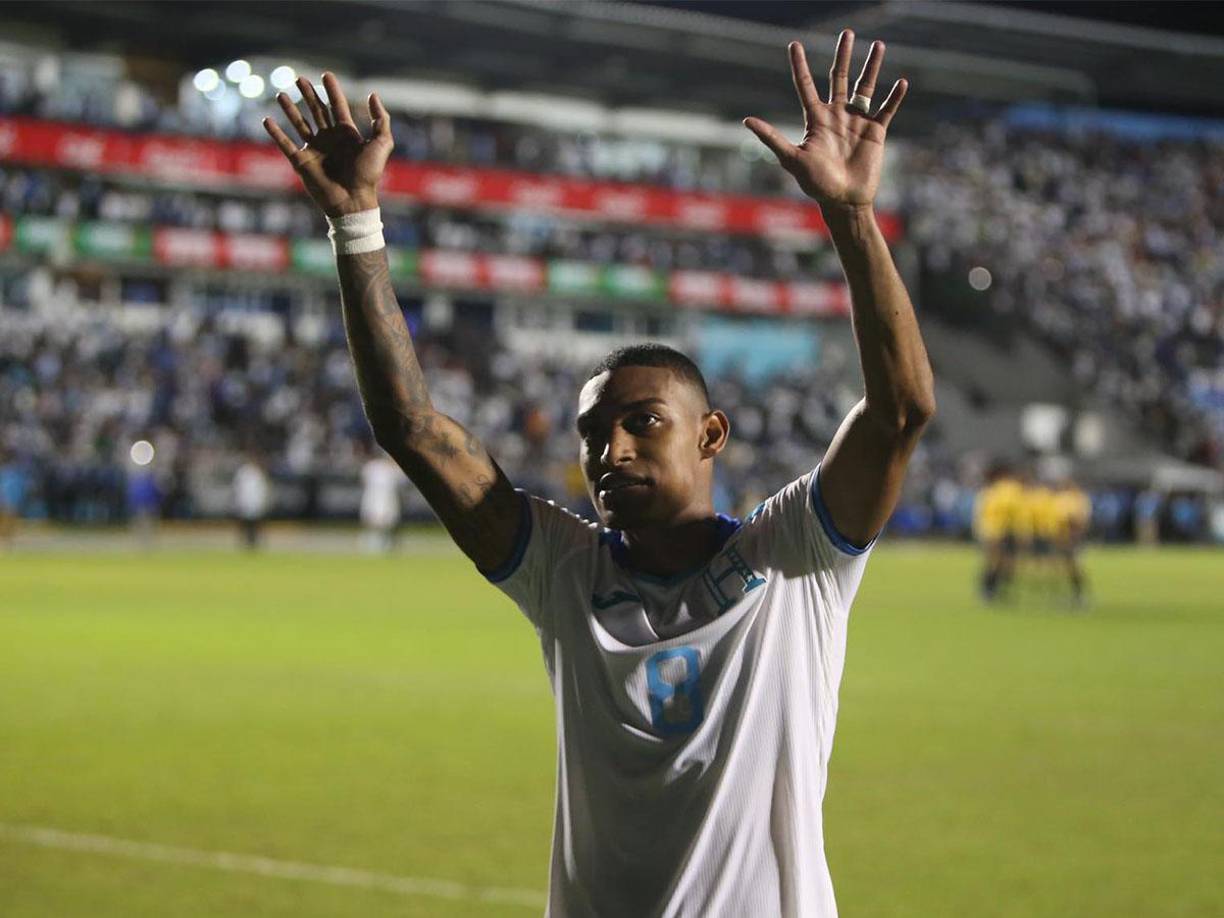 Joseph Rosales: Por acumulación de tarjetas amarillas se pierde el compromiso de repechaje ante los ticos. El lateral izquierdo hizo una gran serie ante México.