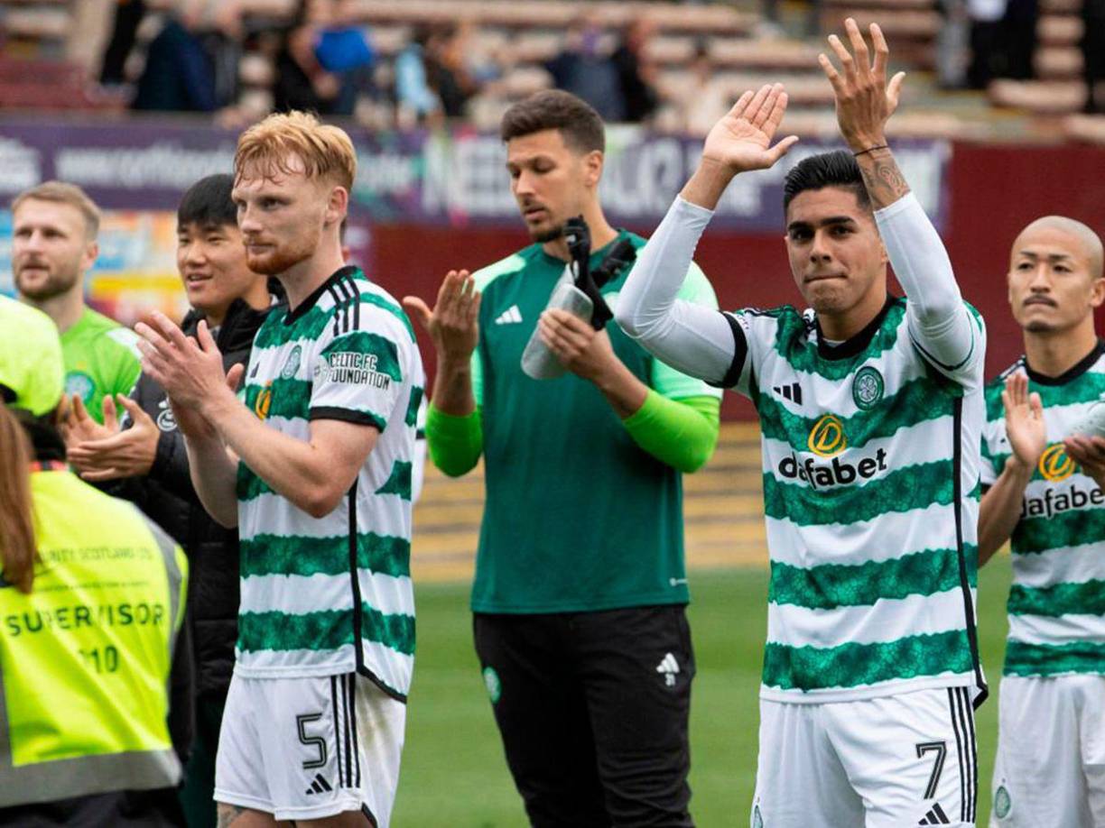 Aplausos, sonrisas y gritos de júbilo formaron parte de la alegría del jugador hondureño con la afición de uno de los clubes más grandes de Escocia.