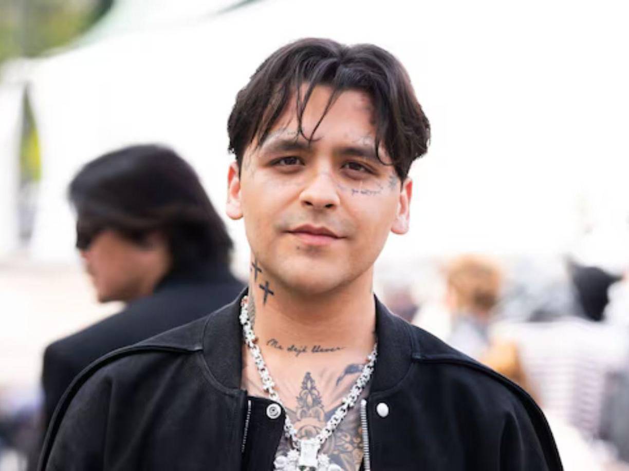 Nodal también reveló que cuenta con mensajes de Cazzu en los que ella aprobó que él hiciera ciertas aclaraciones: “Yo tengo los mensajes de Julieta que me dijo que ‘ok, puedes decir eso’. Nunca he organizado una gira de medios para hablar de una pareja, es incómodo incluso lo que pasó hoy con Ángela, que dijo que ningún corazón fue roto, es porque la gente pregunta y uno contesta con lo que sabe, con lo que siente”.