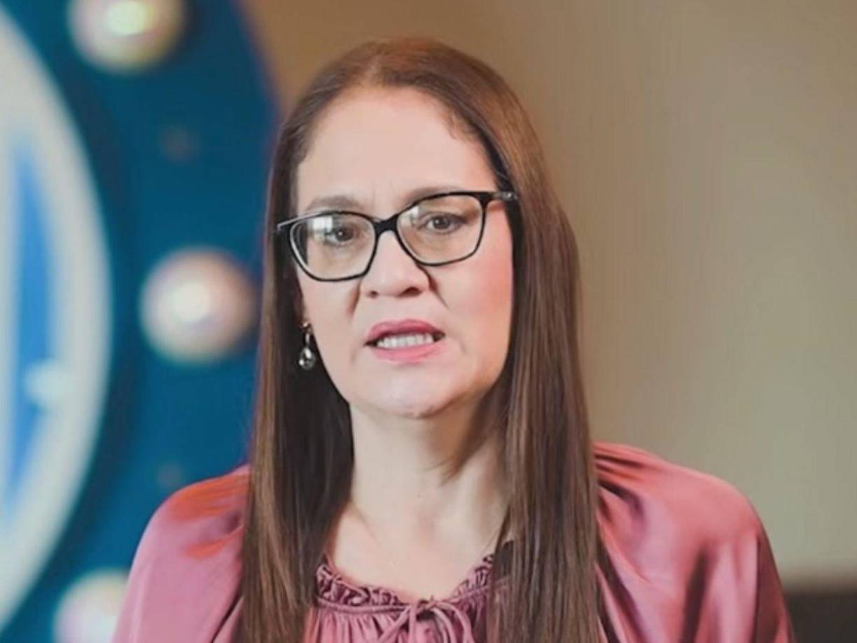 Las autoridades de Migración nicaragüenses impidieron el ingreso al país de la directora de Miss Nicaragua, Karen Celebertti, quien fue devuelta a México desde el aeropuerto de Managua. Al mismo tiempo, la Policía allanaba la residencia de Celebertti en Managua y apresaba a su esposo e hijo, Martín Argüello y Bernardo Argüello, respectivamente.