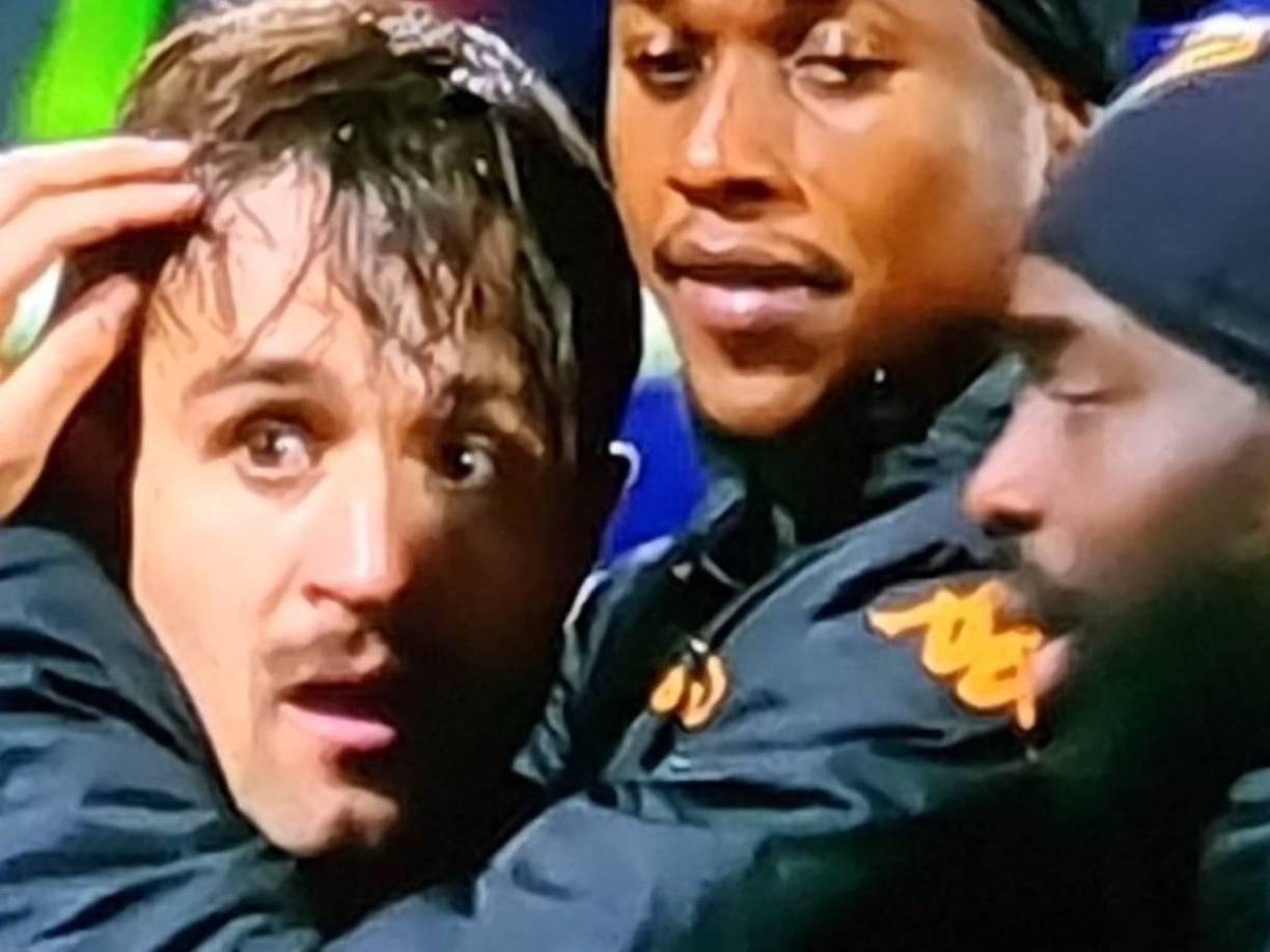 Jugadores de la Fiorentina estuvieron en shock por lo ocurrido con su compañero Bove. 