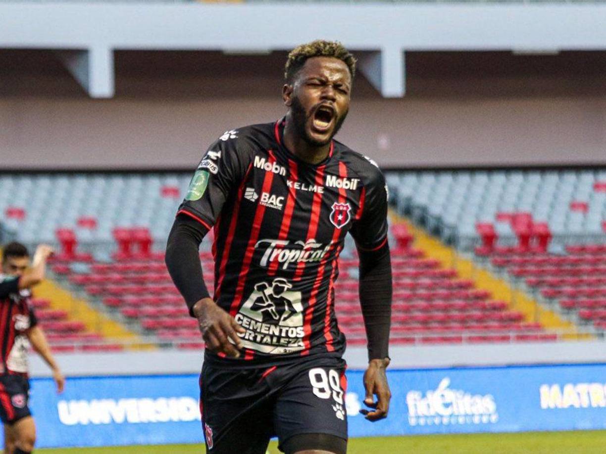 Freddy Góndola - El atacante panameño de 28 años quedó fuera de la Liga Deportiva Alajuelense y medios de su país lo ubican en el Motagua para el 2024. Anotó dos goles en 23 juegos en el fútbol tico en la reciente temporada.