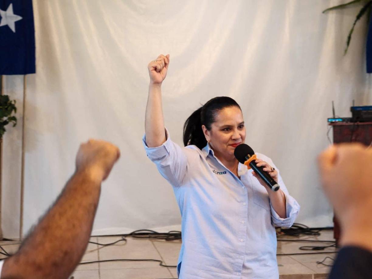 Actualmente y desde que anunció su precandidatura, la abogada se mantiene en giras políticas constantes por diferentes lugares de Honduras, donde es recibida y ovacionada por cientos de seguidores del Partido Nacional.