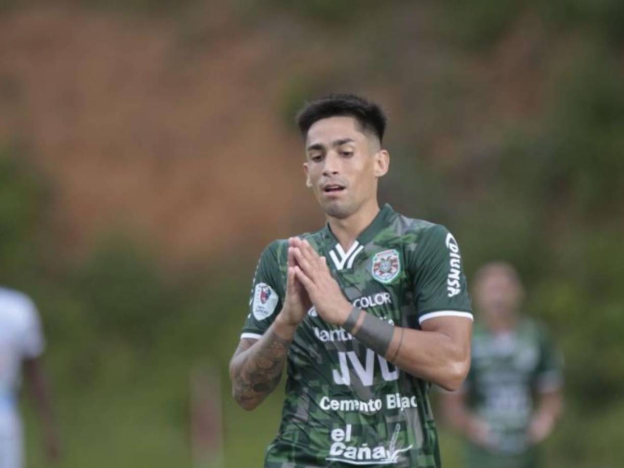 Juan Vieyra: El volante argentino finaliza su contrato con Marathón y se menciona que Real España pretende tenerlo en sus filas de cara a la próxima campaña.