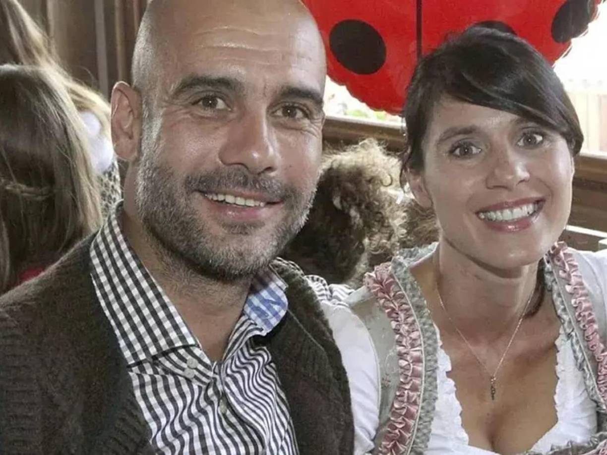 En un artículo publicado en El Periódico, la periodista Laura Fa dijo. “La vida de Pep Guardiola y su familia durante estos años ha estado centrada en la carrera profesional del entrenador del City”, explicó, añadiendo que esta situación habría resultado “más compleja de llevar para Cristina a nivel de logística familiar”.