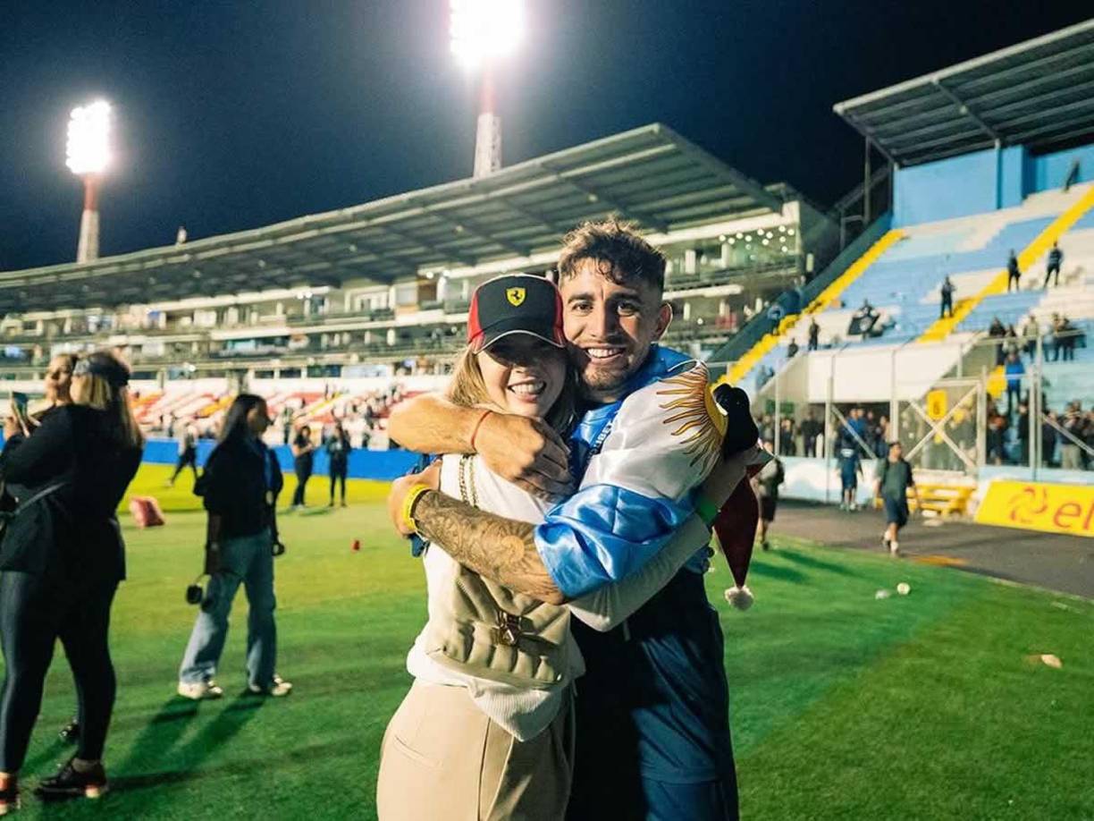 Cecilia García se ha convertido en sensación luego de confirmarse su relación con el delantero del Motagua.