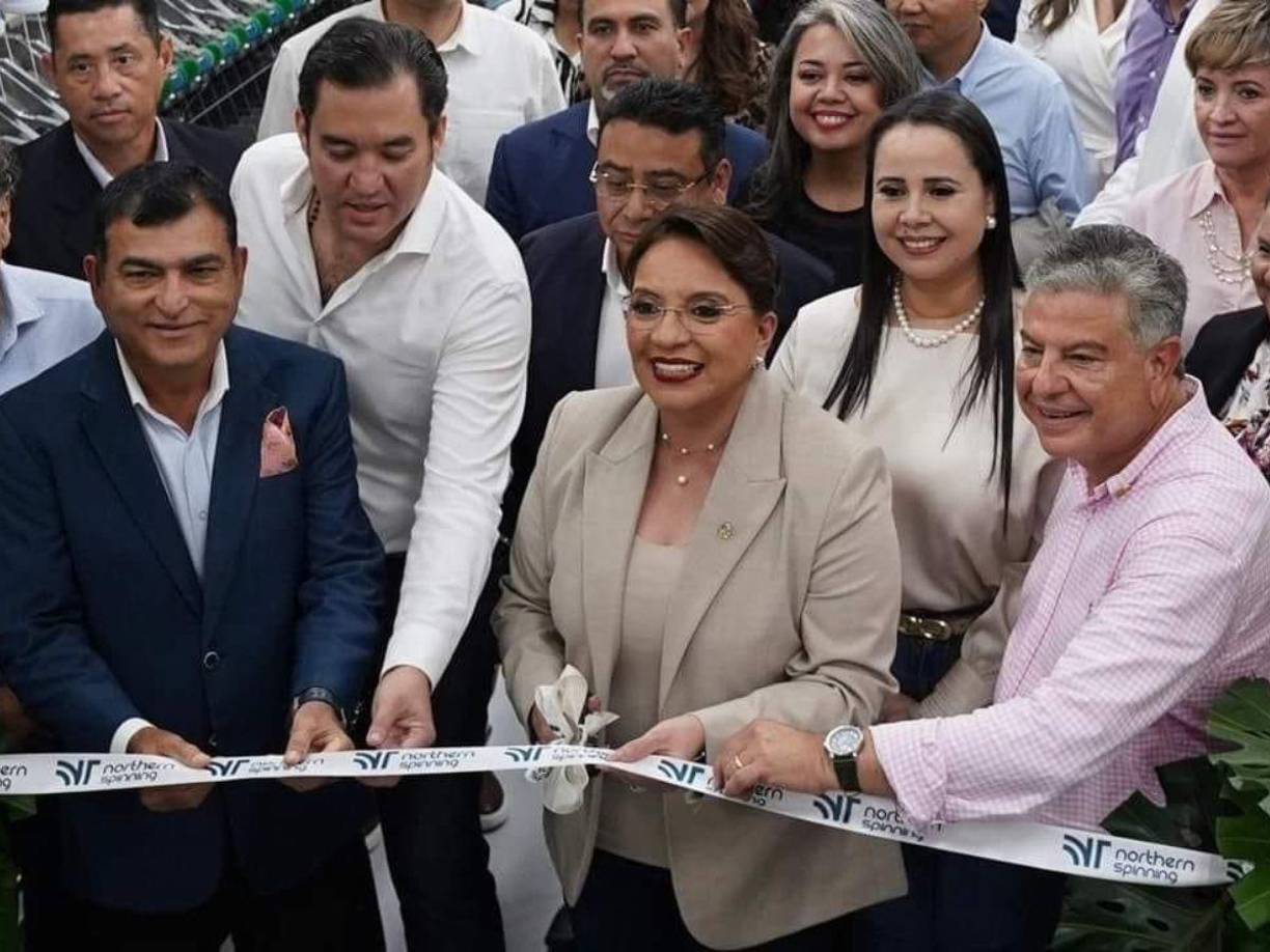 La presidenta Xiomara Castro inauguró este miércoles una empresa textil en el sector de Cofradía, San Pedro Sula.