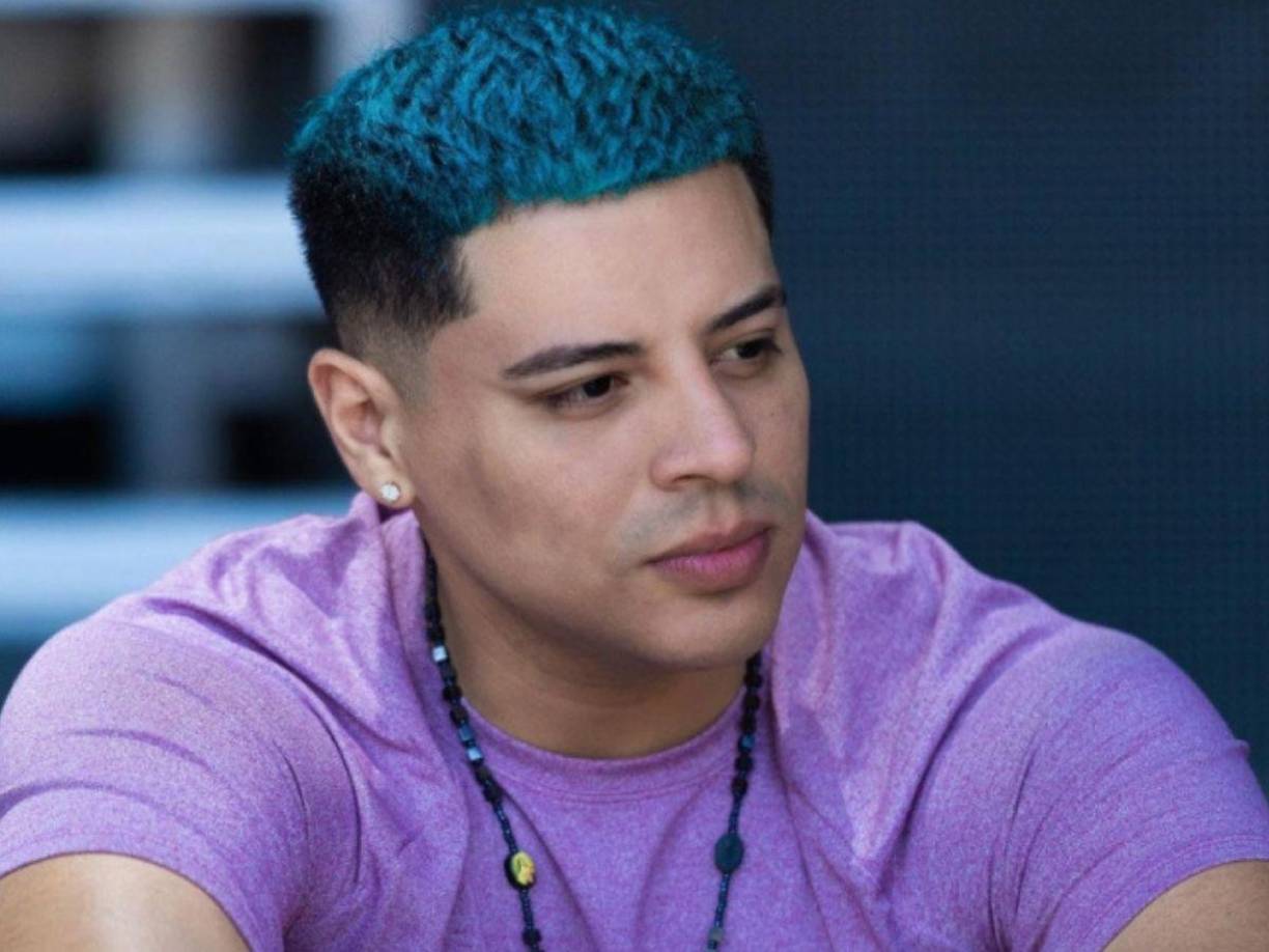 El vocalista de ‘Grupo firme’ dio a conocer que el estrés lo llevó a padecer una enfermedad autoinmune.