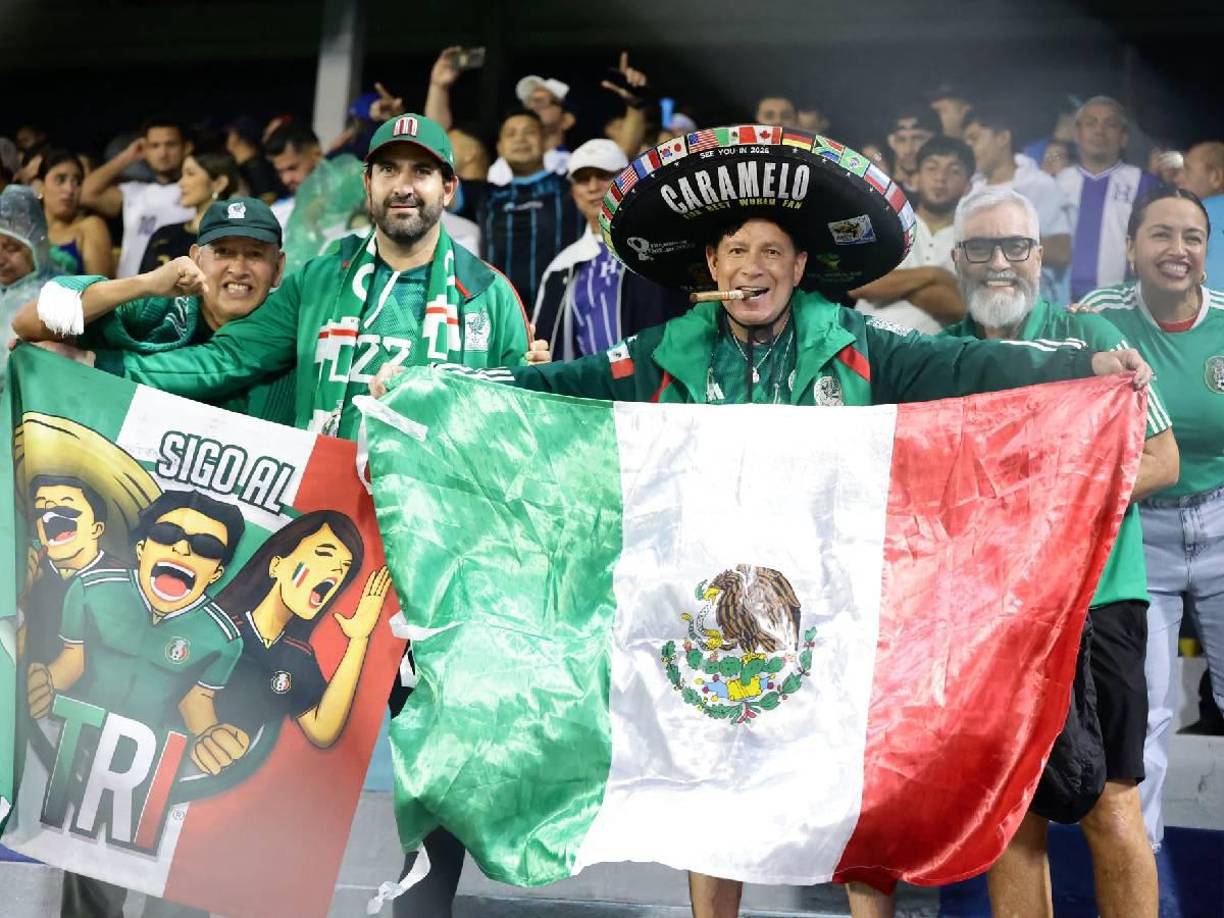 Los aficionados mexicanos tampoco se ausentaron del esperado duelo en San Pedro Sula.