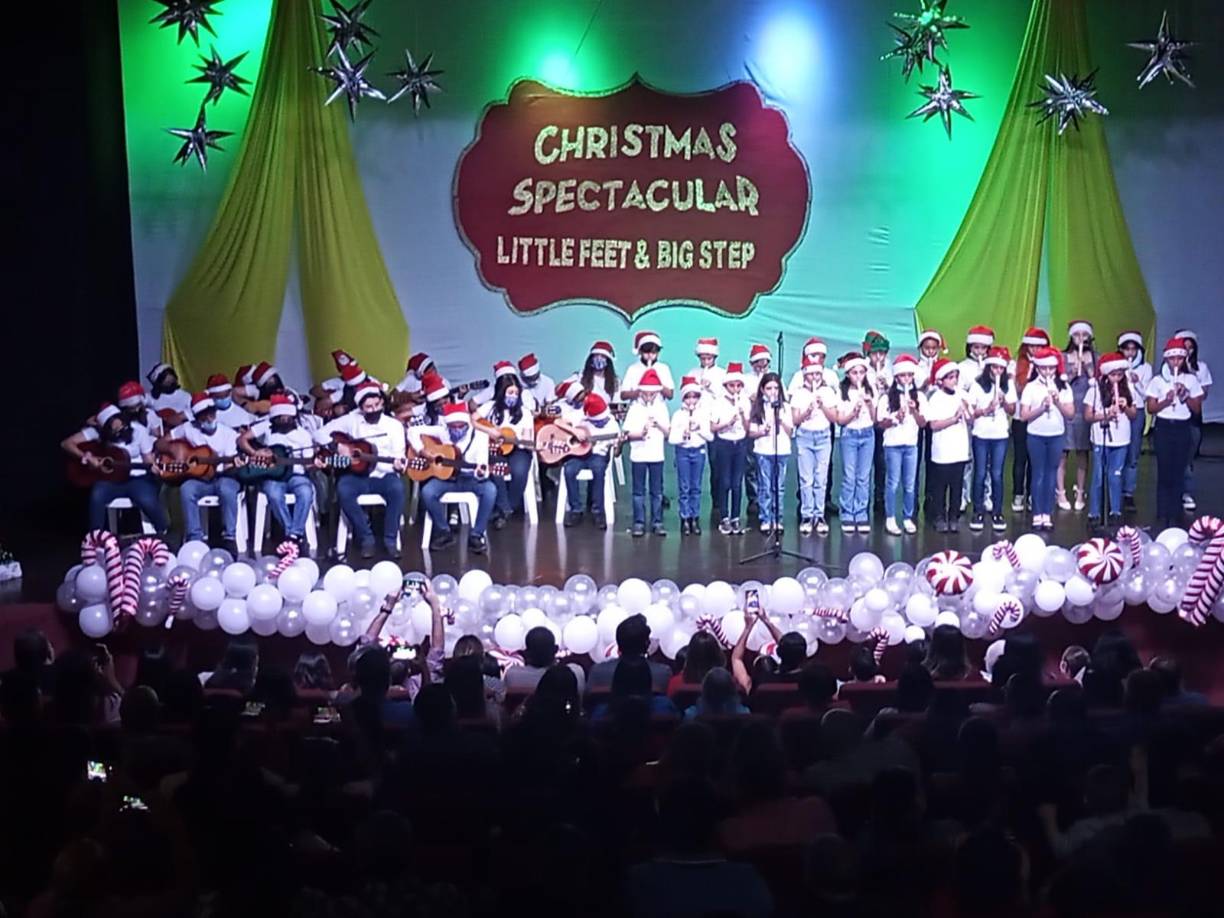 Little Feet &amp; Big Step y su musical “Christmas Spectacular”