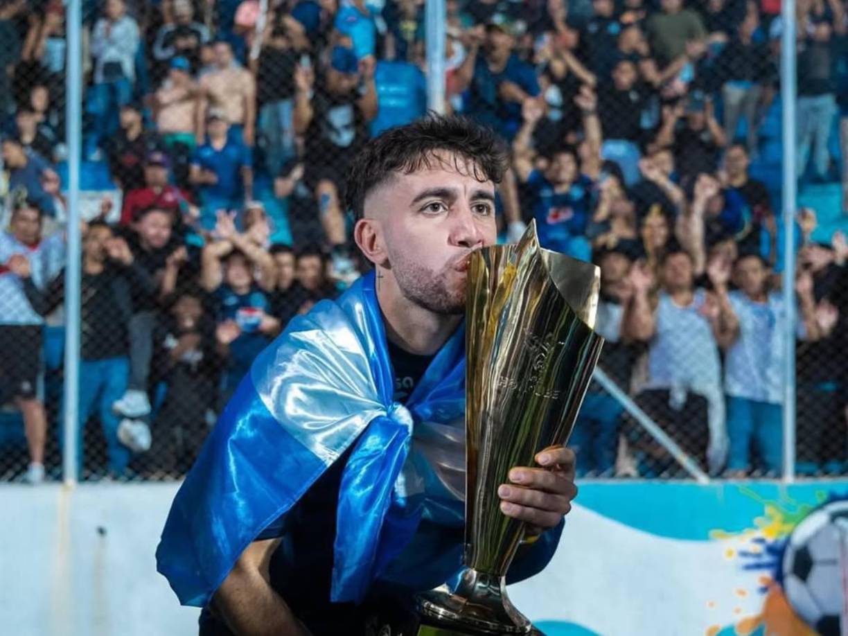 Agustín Auzmendi deja las filas del Motagua con un titulo de Liga Nacional. El atacante argentino se va del fútbol hondureño.