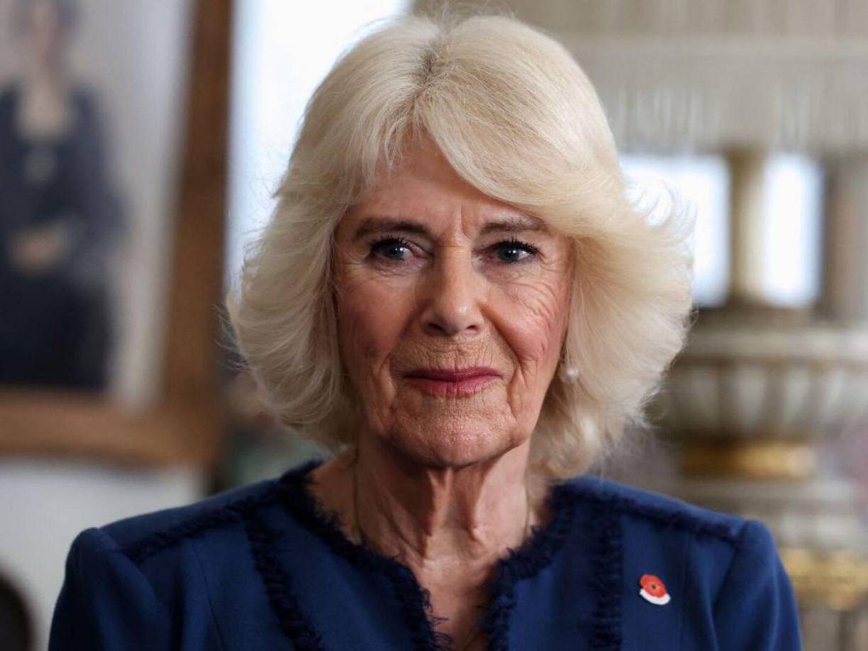 A sus 78 años, la duquesa de Gloucester, Brígida, es una de las figuras más discretas y comprometidas de la familia real británica. Tanto ella como su esposo, el duque de Gloucester, dedican sus esfuerzos a tiempo completo en representación de la monarquía. Fue en 1973 cuando ambos realizaron su primera aparición oficial en nombre de la reina Isabel II, asistiendo al 70 cumpleaños del rey Olav de Noruega, un evento que marcó el inicio de décadas de servicio leal y cercano a la corona. Su dedicación y perfil bajo han permitido que Brígida y Ricardo se conviertan en figuras de confianza para la monarquía, asumiendo roles oficiales y de representación en nombre de los principales miembros de la familia real.