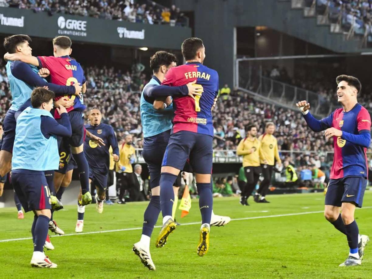 Ferran Torres marcó el segundo gol del Barcelona tras un gran pase de Lamine Yamal y se desató la euforia de los jugadores azulgranas.