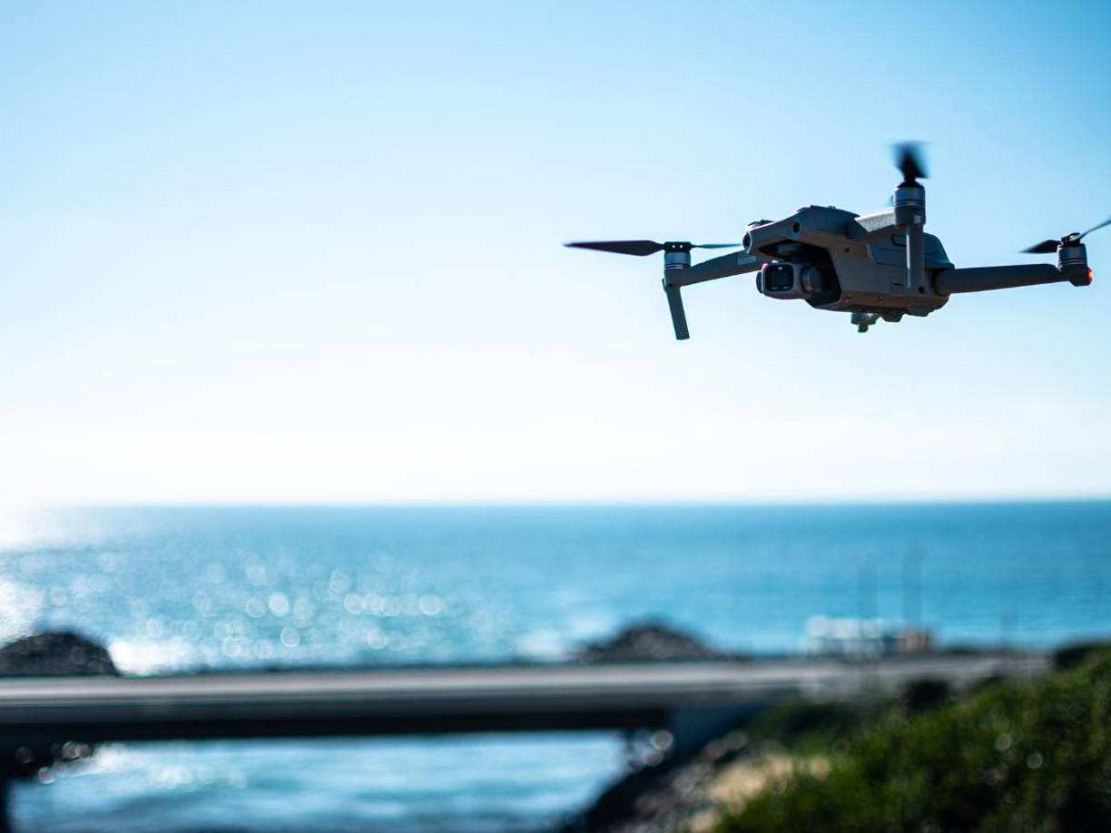 Aunque las autoridades han asegurado que, por ahora, “no hay una amenaza conocida para la seguridad pública”, la falta de información concreta sobre el origen y propósito de estos dispositivos ha llevado al FBI y a la FAA a intensificar las investigaciones.