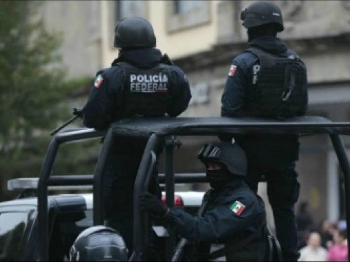 Por su parte, la Comisión de Derechos Humanos también condenó el hecho, exigiendo en los primeros días del crimen una respuesta contundente por parte del Gobierno de Guerrero y de las autoridades federales. Criticaron el silencio y la inactividad de las instancias municipales, señalando que dichas acciones podrían considerarse encubrimiento.