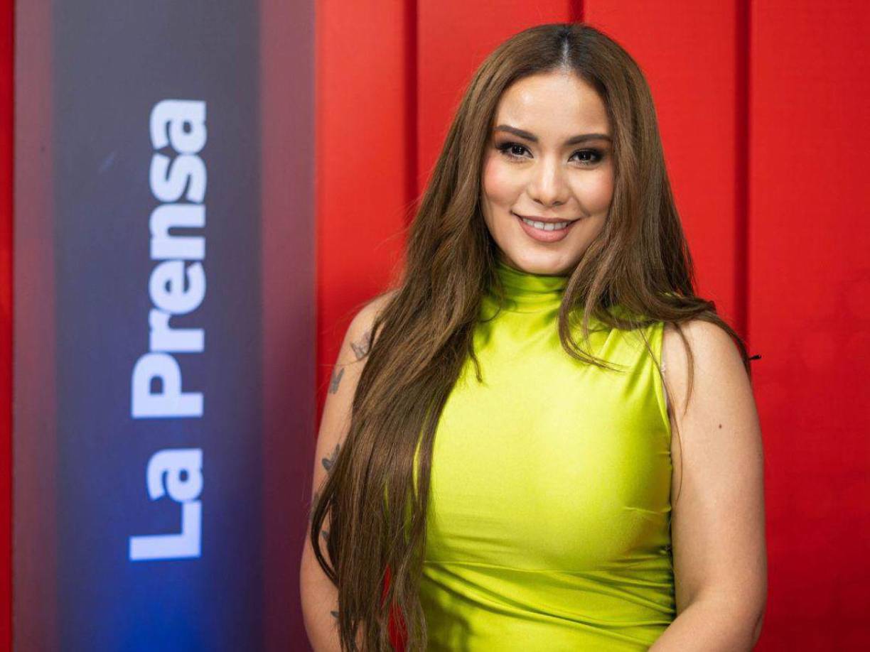 ”No se confunda, yo nunca me las he tirado de santa, ni de puritana, la gente bien sabe y respete también”, dijo Elsa a su compañero.