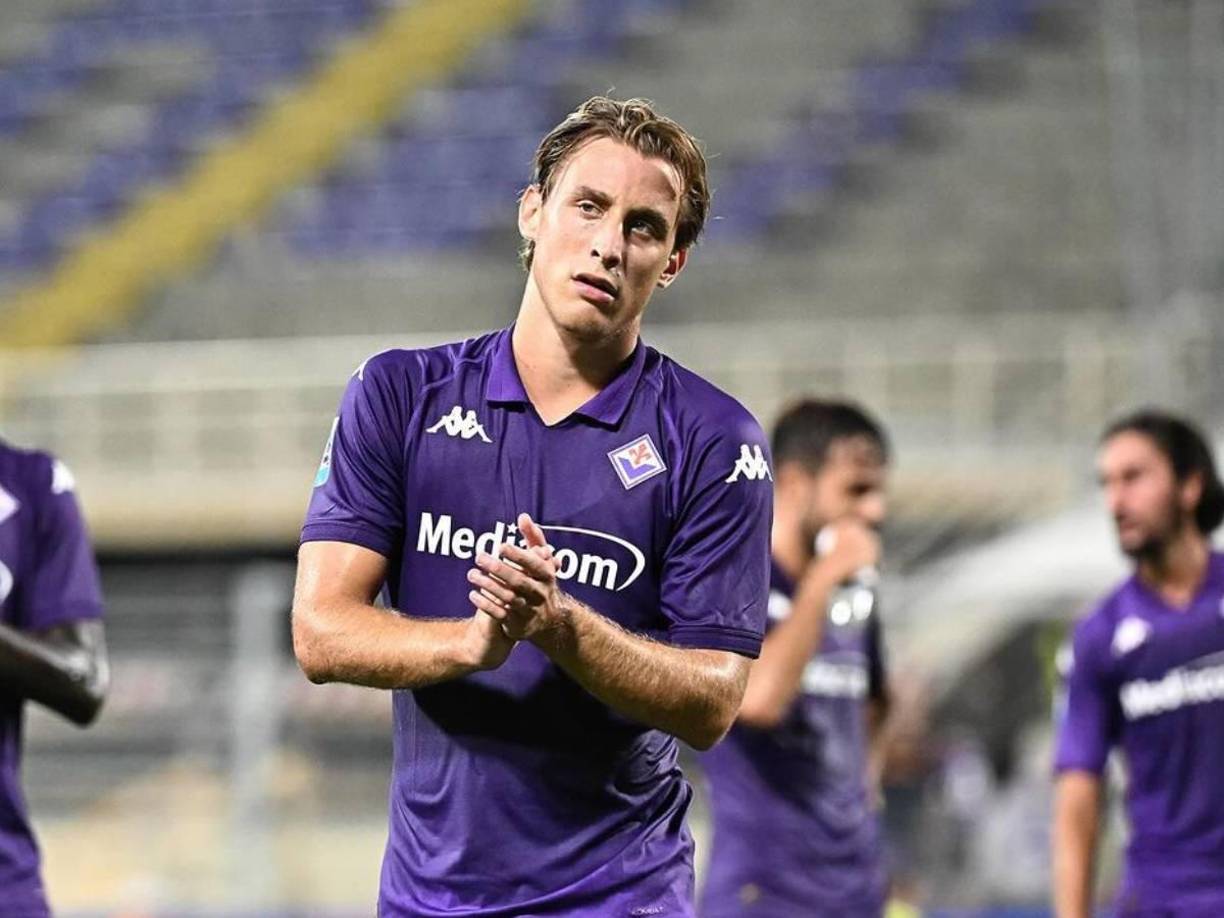 Aunque en cuidados intensivos y bajo sedación, el jugador consiguió salir con la ayuda de las asistencias de la parada cardiorrespiratoria y su estado mejoró notablemente desde su pérdida de conocimiento en el Estadio Artemio Franchi.