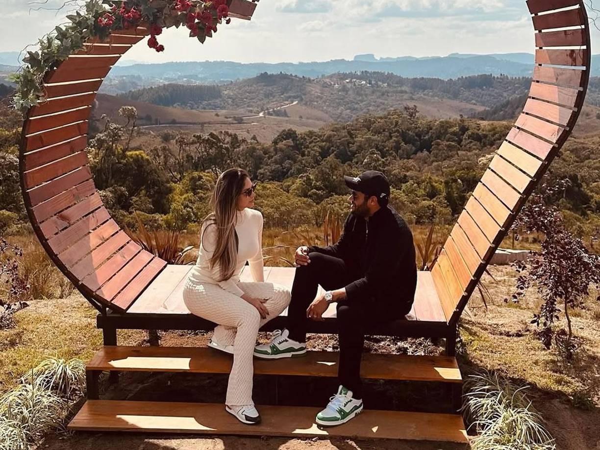 El romance entre Hulk y Camila comenzó en 2019, poco después de que el jugador con pasado en la selección brasileña y clubes europeos pusiera fin a su matrimonio de 12 años con Iran Angelo, la tía de Camila y madre de los tres hijos mayores del futbolista.