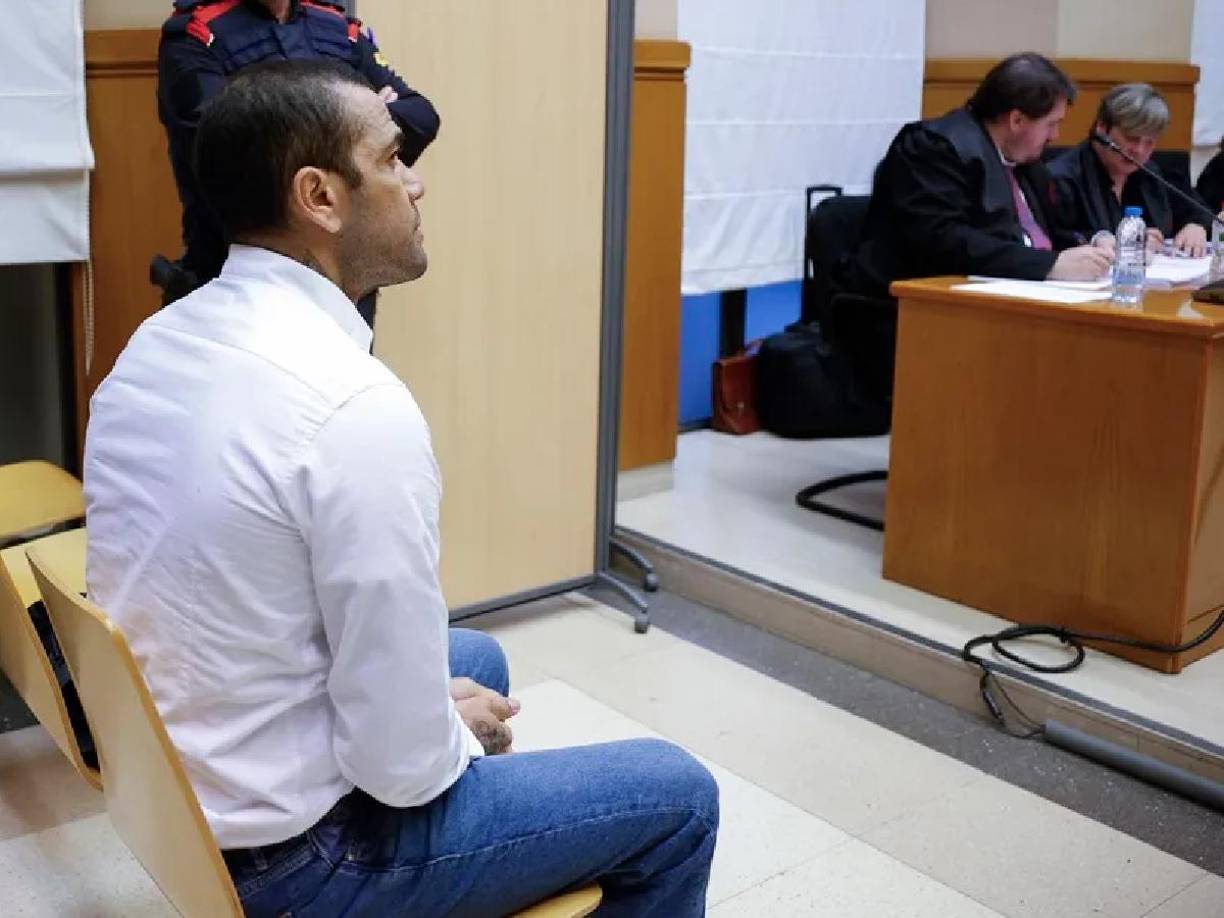 Dani Alves optó por tener un bajo perfil luego de estar meses en el ojo del huracán por el escándalo de agresión sexual a una mujer en Barcelona.