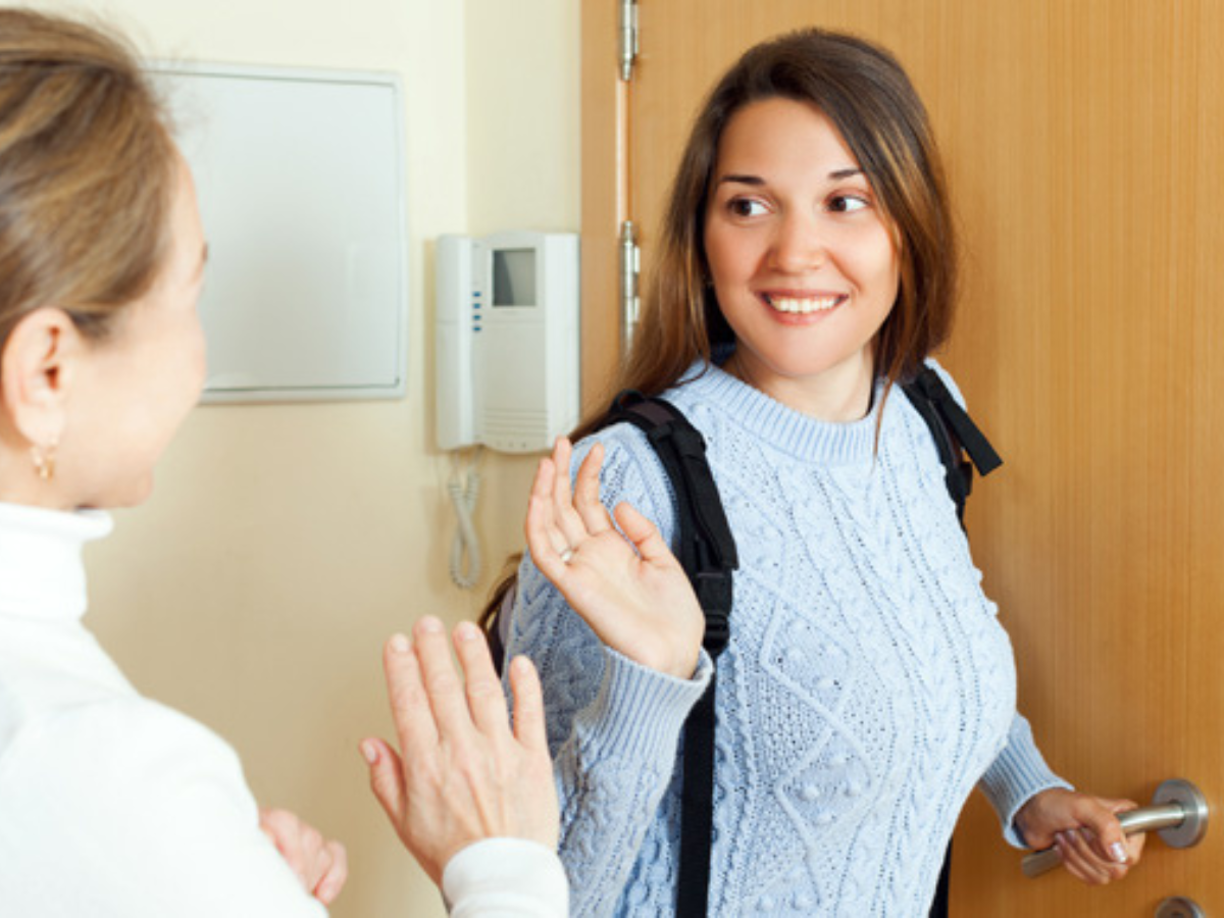 4. Por emancipación (cuando el menor se libra de la patria potestad por una de estas causales o por irresponsabilidad del padre mediante sentencia judicial).