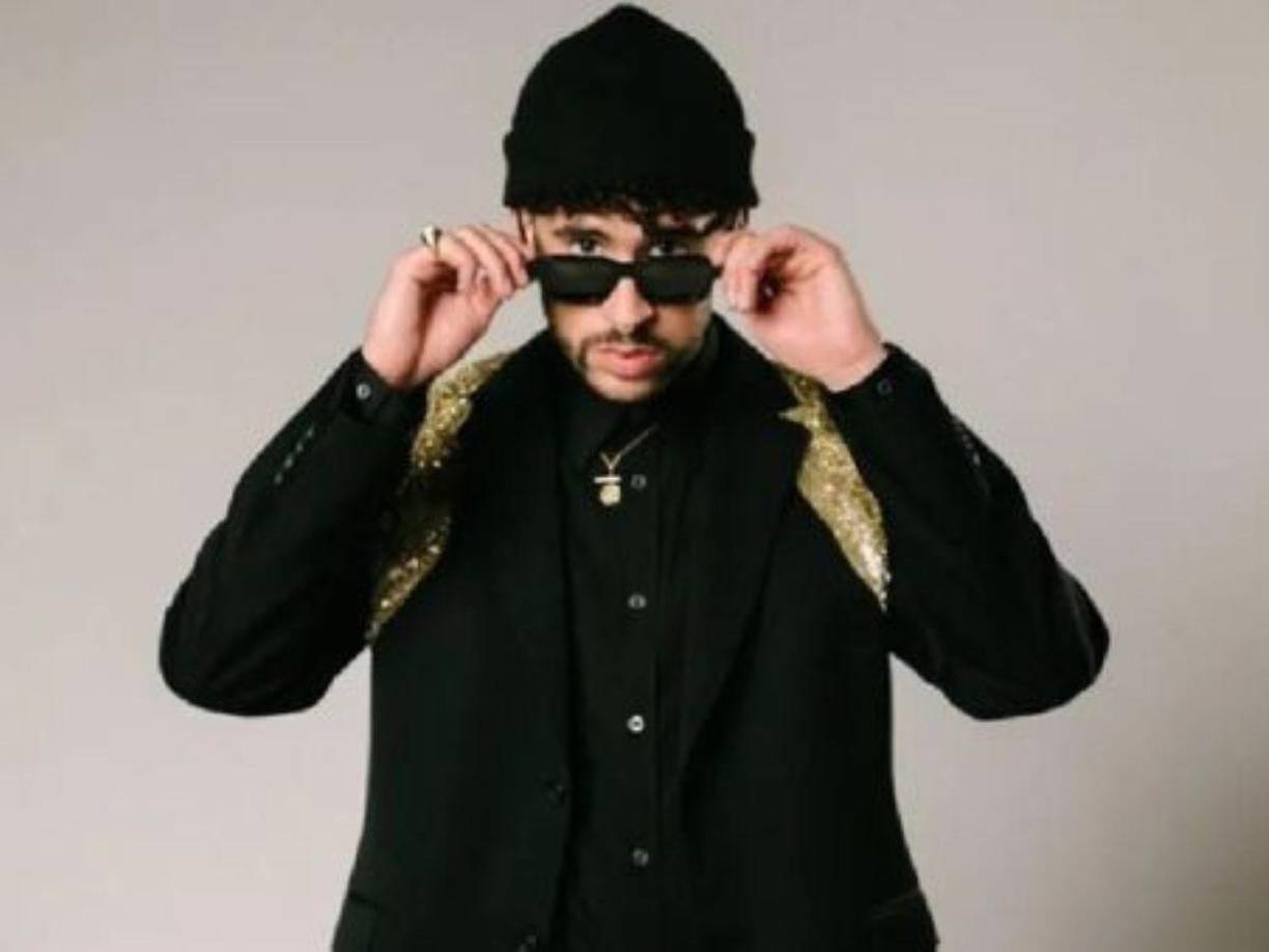 La estrella mundial Bad Bunny parece estar aprovechando los días alejados del escenario y de las redes sociales, pues según varios medios de comunicación, el cantante ha pagado 8.8 millones de dólares por una mansión en Hollywood Hills, California.