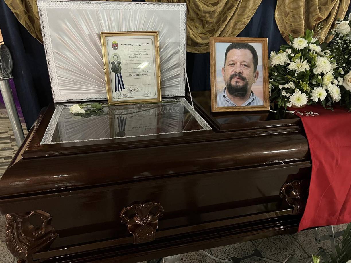 Fotografía del velorio de Rafael Lagos compartida en Twitter por el expresidente Manuel Zelaya Rosales.