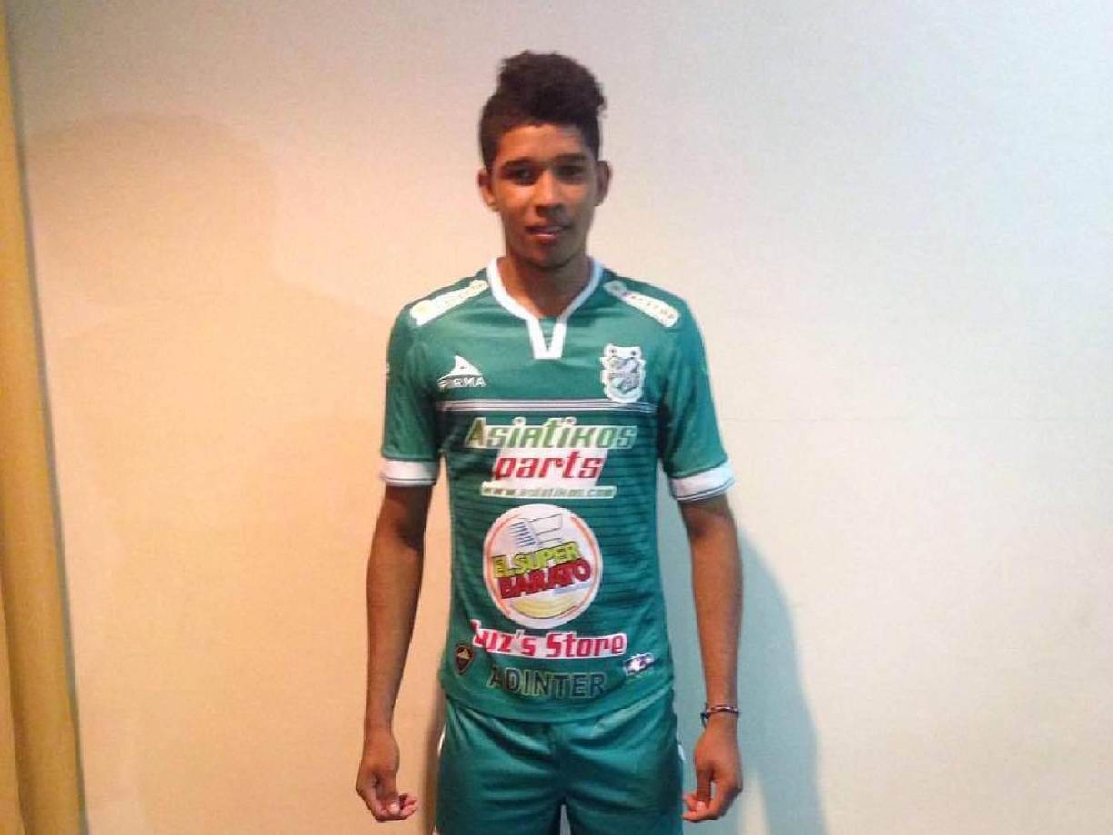 Luego de jugar en las calles de tierra, con la pelota en la mano durante su etapa colegial y pasando por la Academia de Sulaco en la Liga Mayor, pasa al Platense donde debuta en la Liga Nacional de Honduras a inicios del 2015 de la mano del DT uruguayo Ricardo Tato Ortiz.