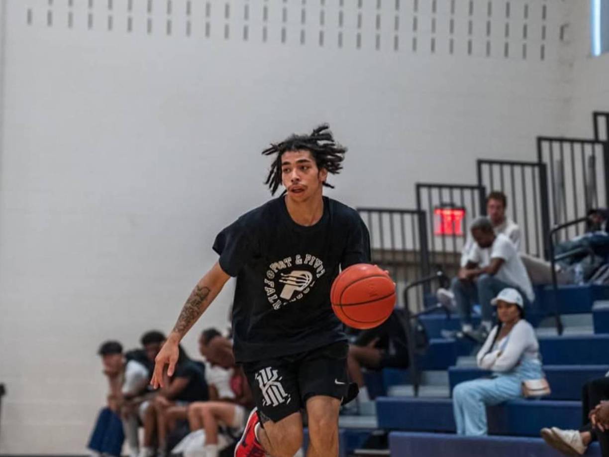 Las autoridades, que todavía no han realizado ningún arresto ni han encontrado el arma del asesinato, desconocen las causas del tiroteo.