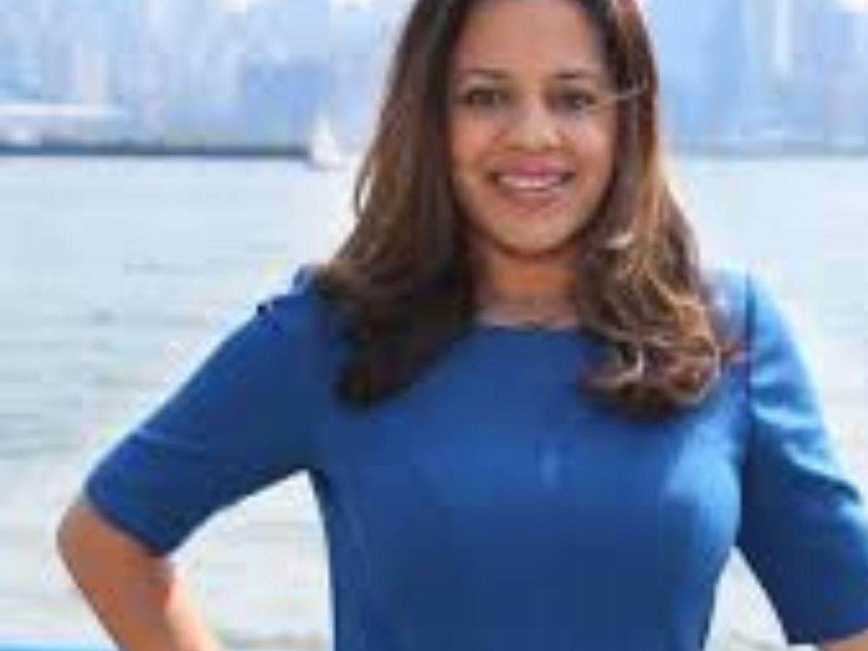 Sweta Patel: Vicepresidente de Mercadeo y Comercilización de una importante compañía. 