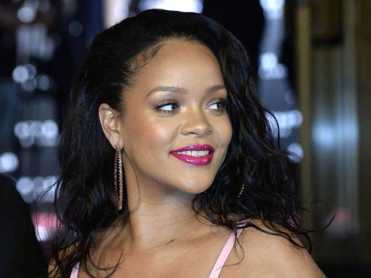 Tanto la intérprete de ‘Diamonds’ como la también modelo han triunfado como empresarias y coinciden en que gran parte de sus cuantiosas ganancias han sido de sus respectivas compañías de cosméticos. Kylie Jenner es dueña de Kylie Skin.