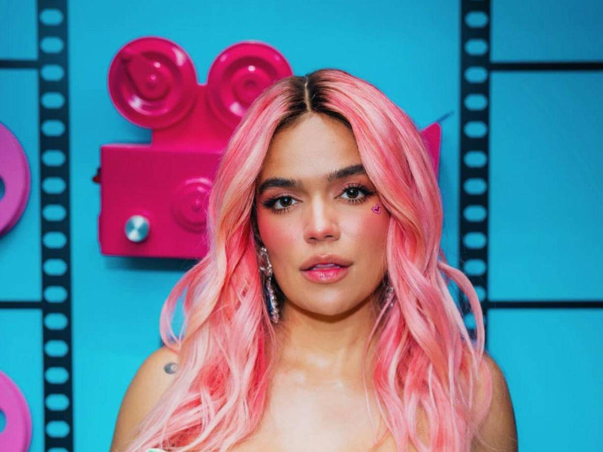 Ante los rumores de una posible separación de Feid, la cantante colombiana recurrió a su cuenta de Twitter para dar una breve, pero contundente respuesta: “Al chismoso hay que tenerlo confundido”, publicó ‘La Bichota’.